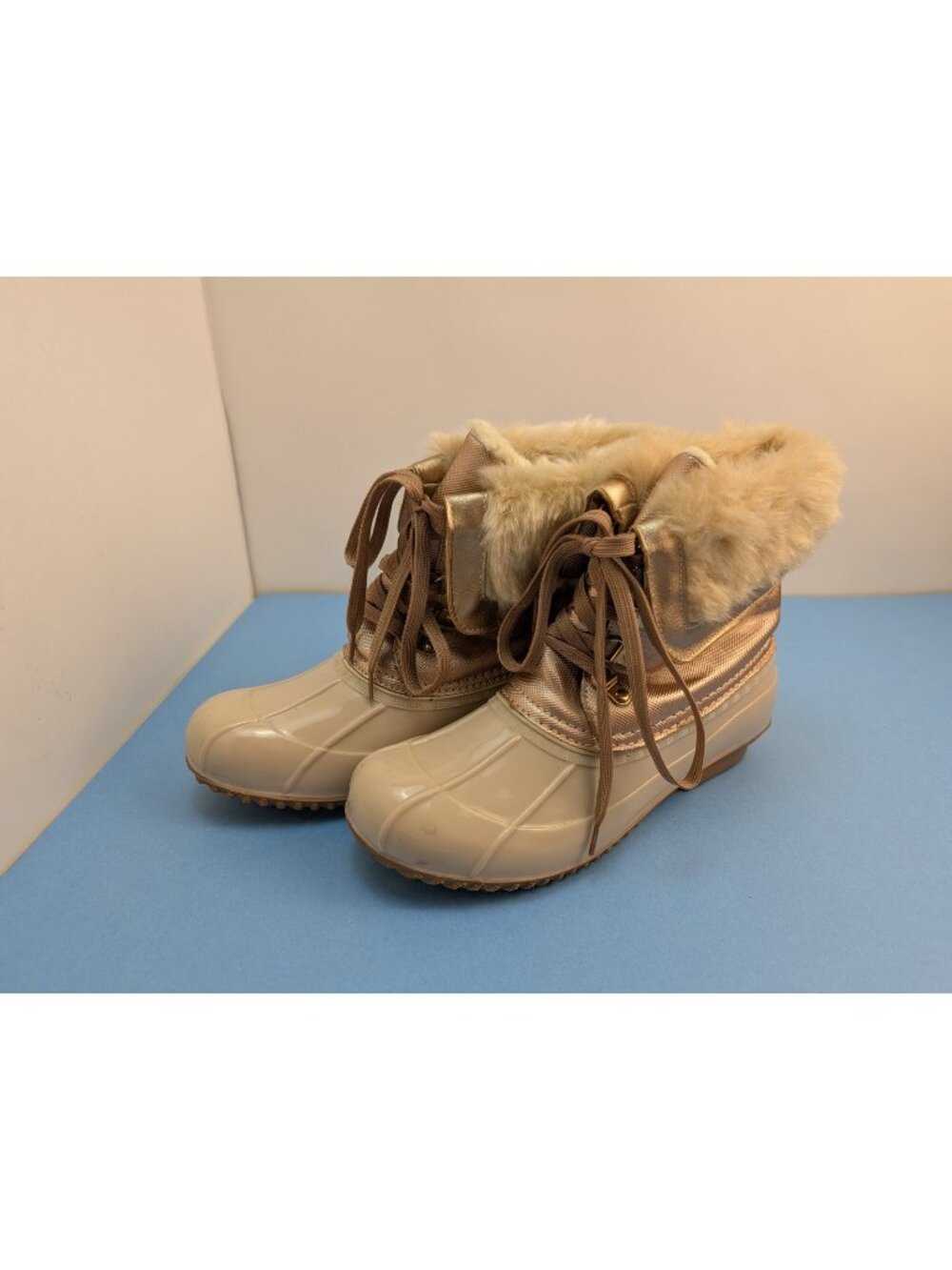 Women’s Just Fab Ghita Winter/duck boots Champagne faux fur Size 7.5